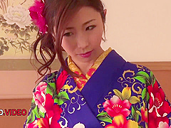 Seductive Japanese Woman In Kimono Gives Hot Blow Job On Cam With Ayumi Shinoda