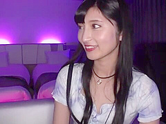 スレンダーなメイド美女はクンニで敏感になって手マンで潮吹き