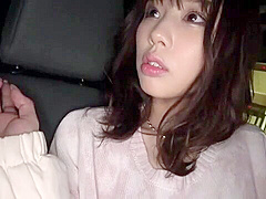 美形ギャルがエロ本性全開でホテルに着く前に車内で男の乳首舐め