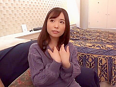 お色気フェロモン出まくりのHカップ巨乳美人妻の乳房のフワフワ