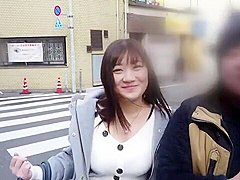 Kカップ巨乳巫女が変態おじさんに巨乳揉みしだかれて熱いキス